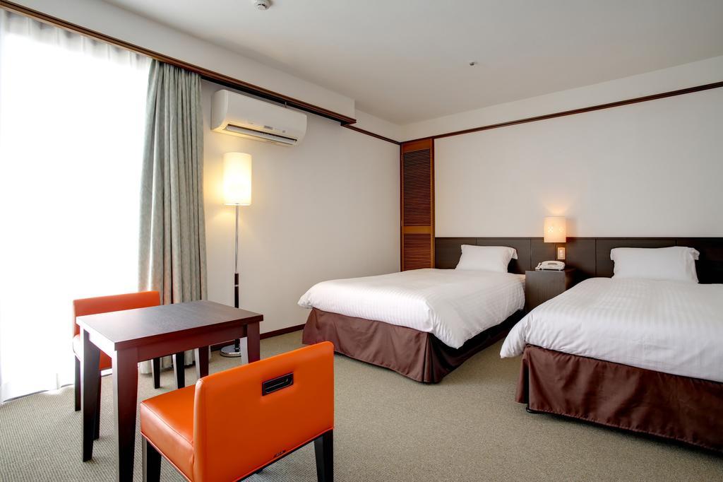 Hotel City Court Наха Номер фото