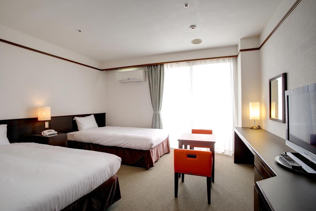 Hotel City Court Наха Номер фото